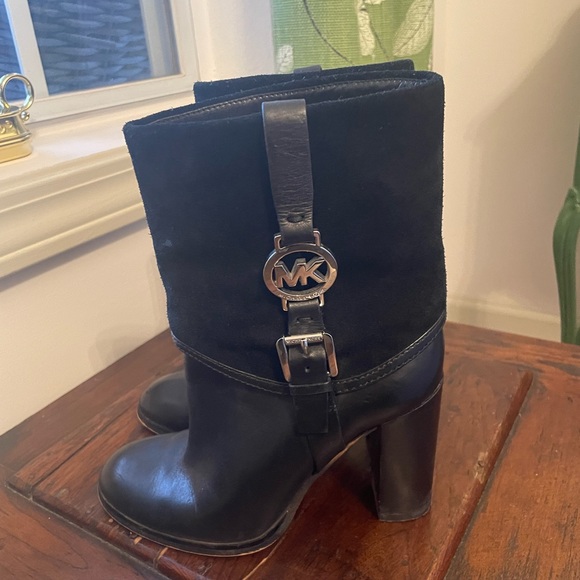 Micheal Kors Booties - Picture 3 of 5